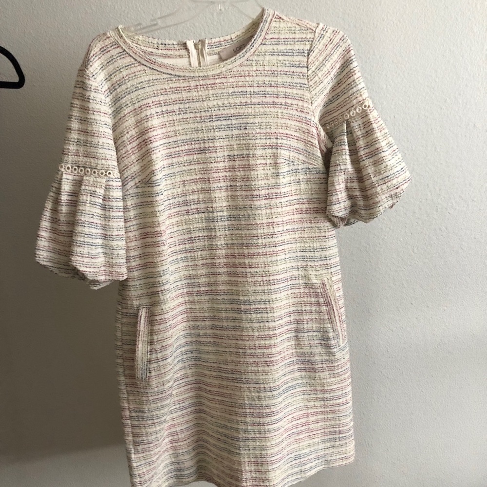A mid thigh speckled white dress with pockets
